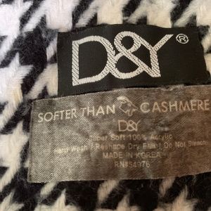 D&Y Accessories - D&Y Houndstooth Scarf D&Y Accessories - D&Y Houndstooth Scarf
